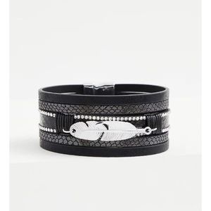 🆕 Torrid Black Silver-Tone Leaf Magnetic Bracelet
